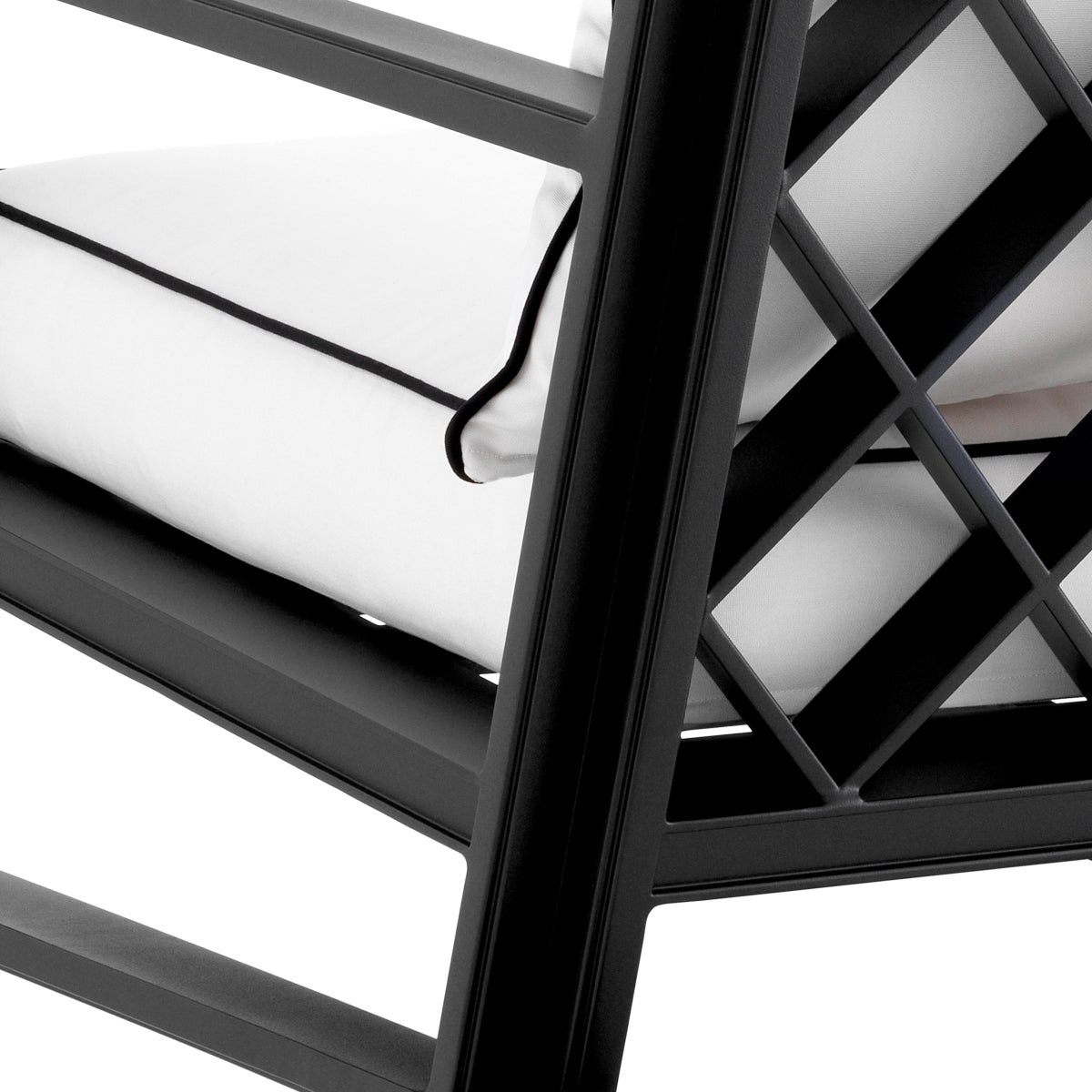 Outdoor Sunbrella Lounge Chair Como | Eichholtz Miami