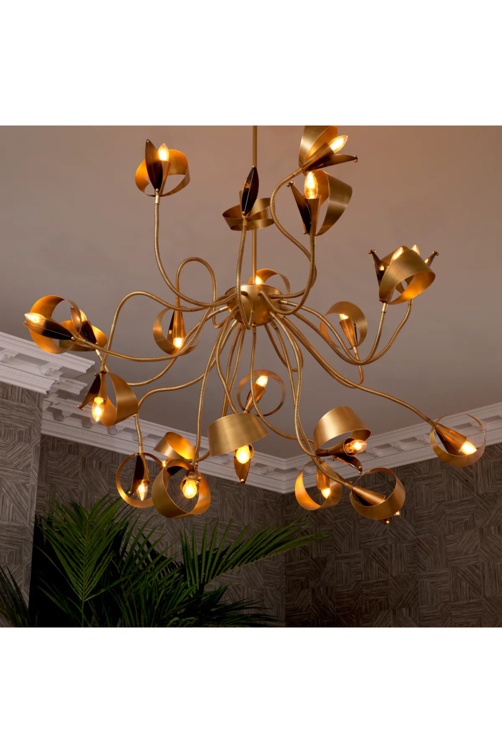 Antique Brass Chandelier Corrientes | Eichholtz Miami