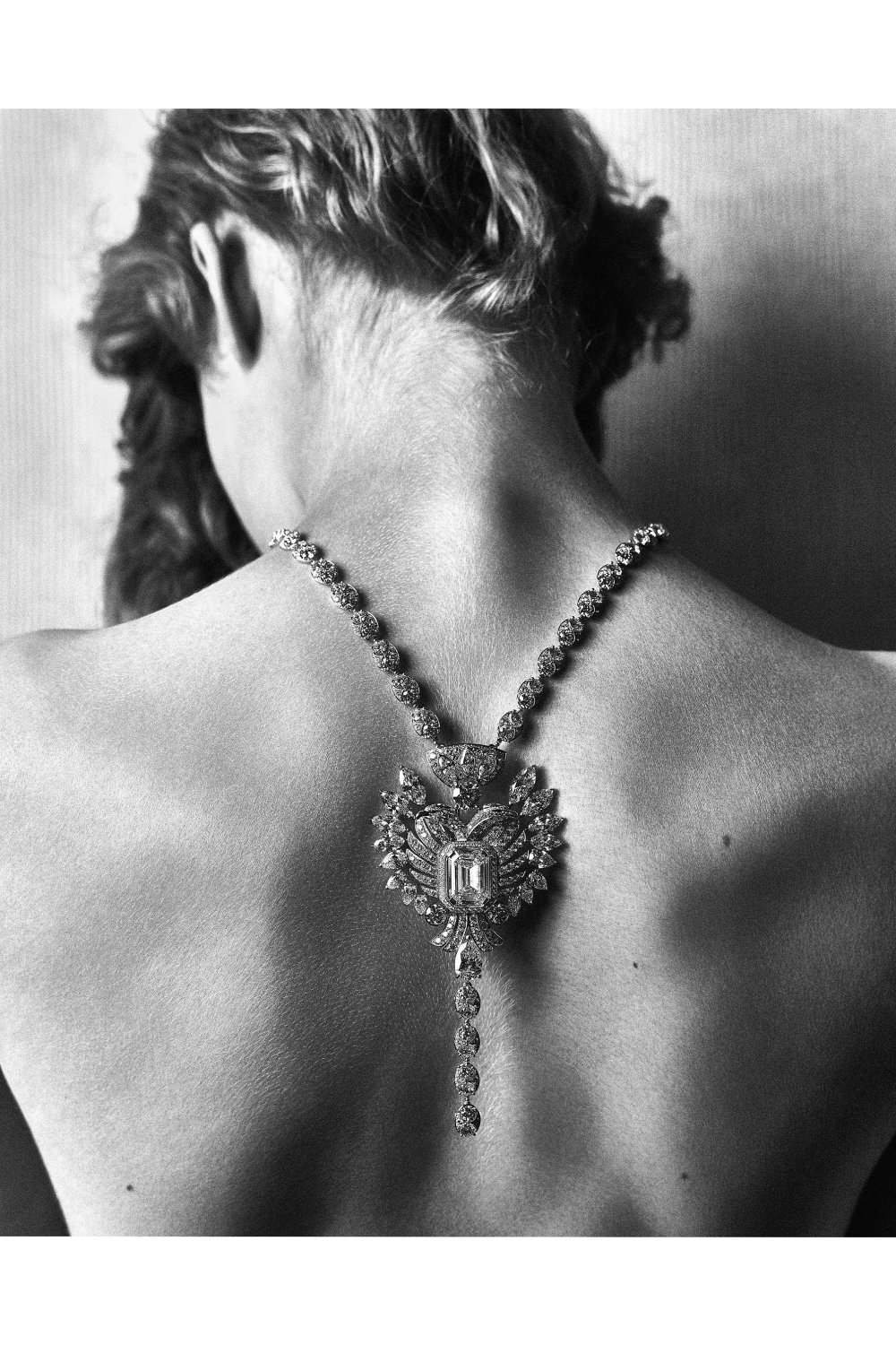 Female Photographic Artwork | Eichholtz Philippe Vogelenzang - Le Cou | Eichholtzmiami.com