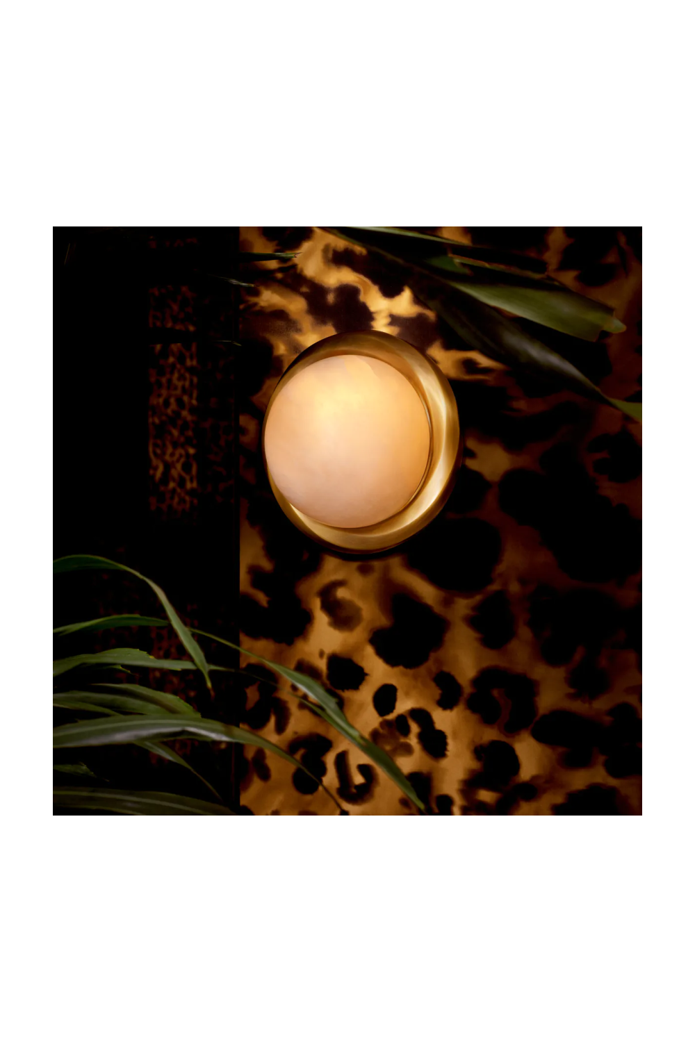 Round Alabaster Wall Lamp Vigo | Eichholtz Miami