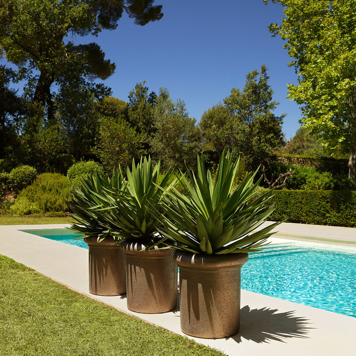 Bronze Outdoor Planter Verdon | Eichholtz Miami