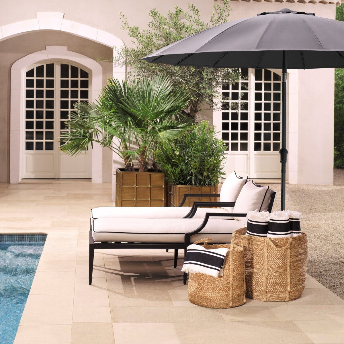 Outdoor Chaise Lounge Chair | Eichholtz Bella Vista | Eichholtzmiami.com