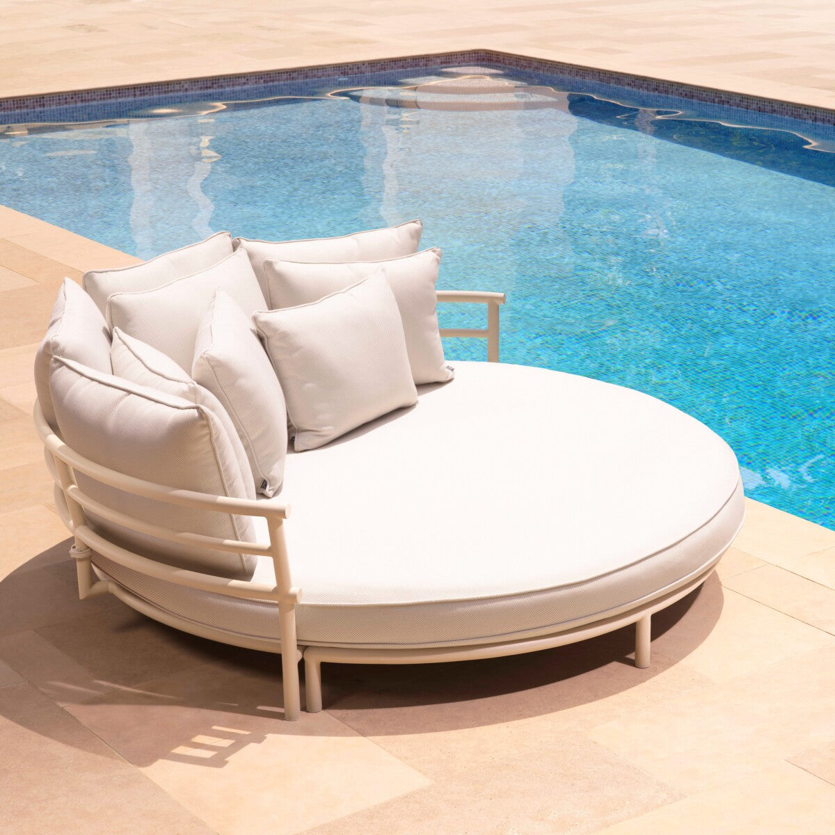 Round Outdoor Sofa Laguno | Eichholtz Miami