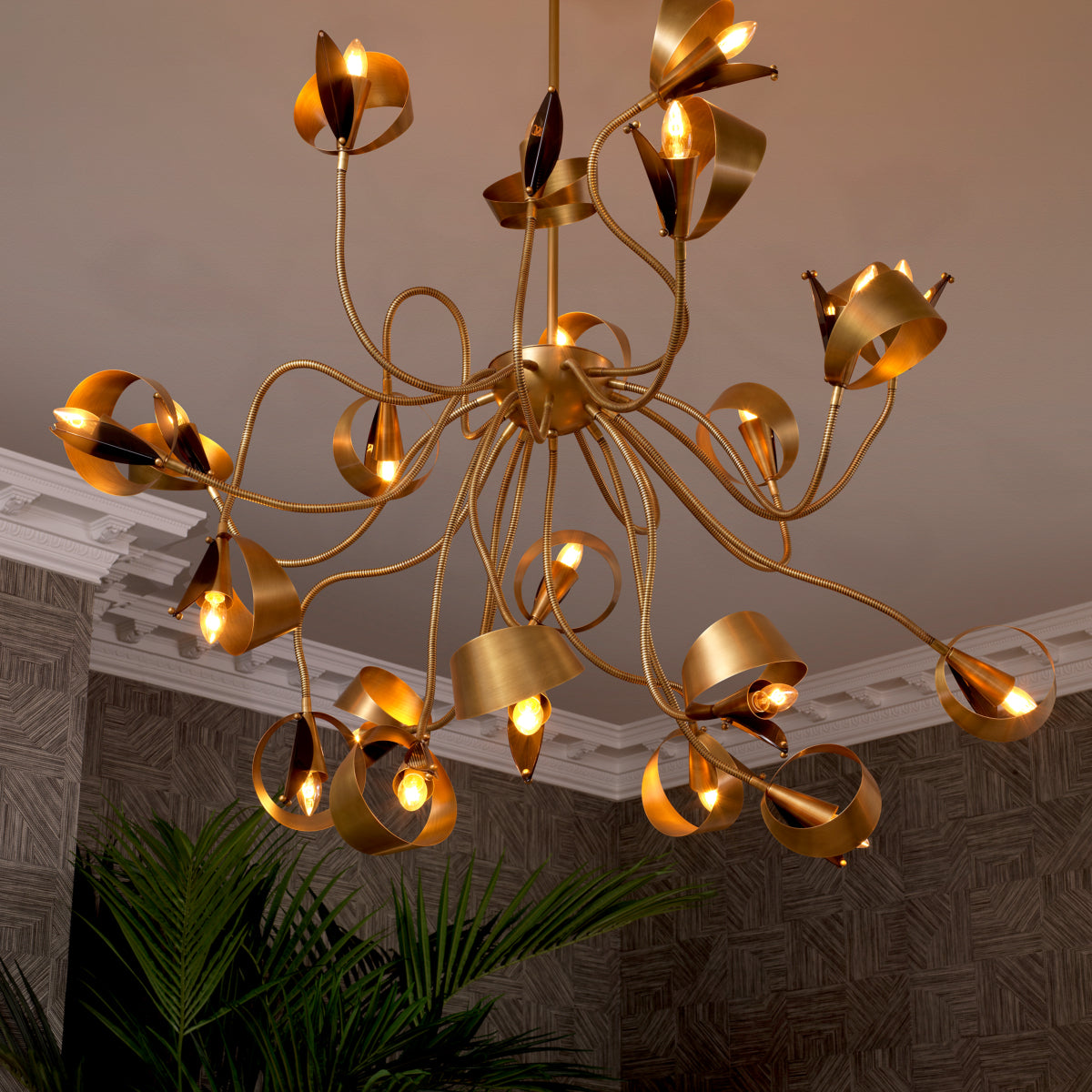 Antique Brass Chandelier Corrientes | Eichholtz Miami