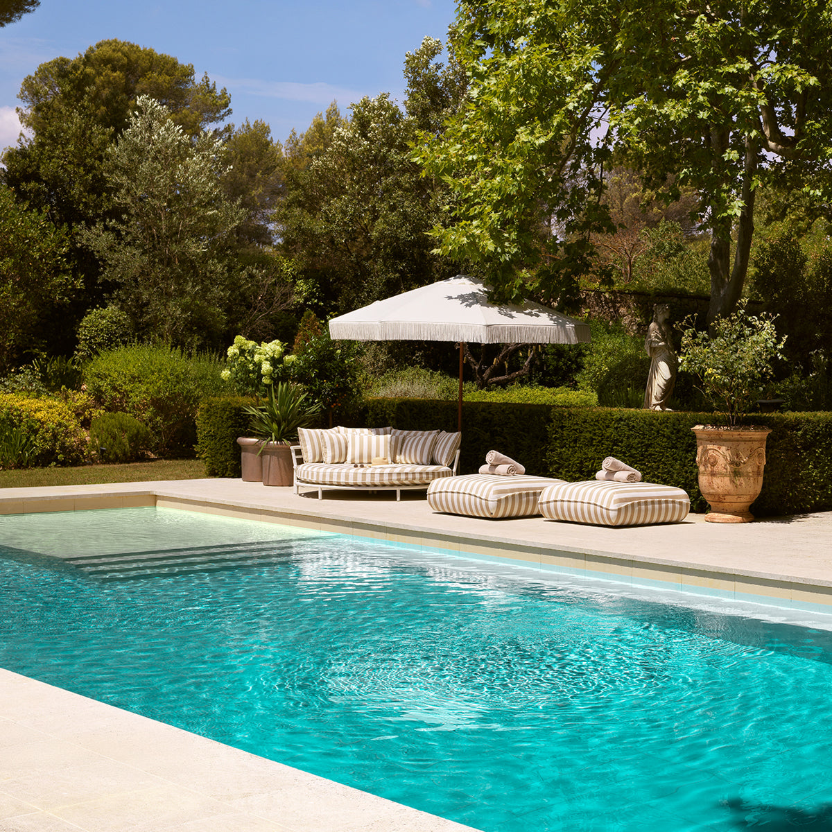 Matte White Outdoor Bed Laguno | Eichholtz Miami