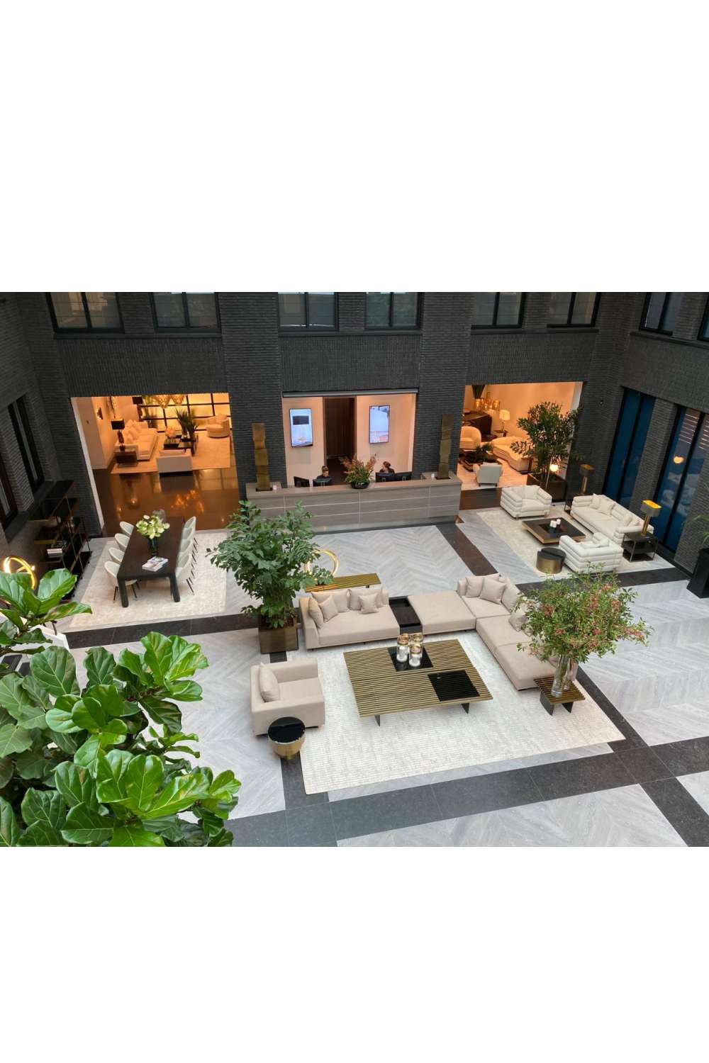 Modern Art Deco Sofa York | Eichholtz Miami