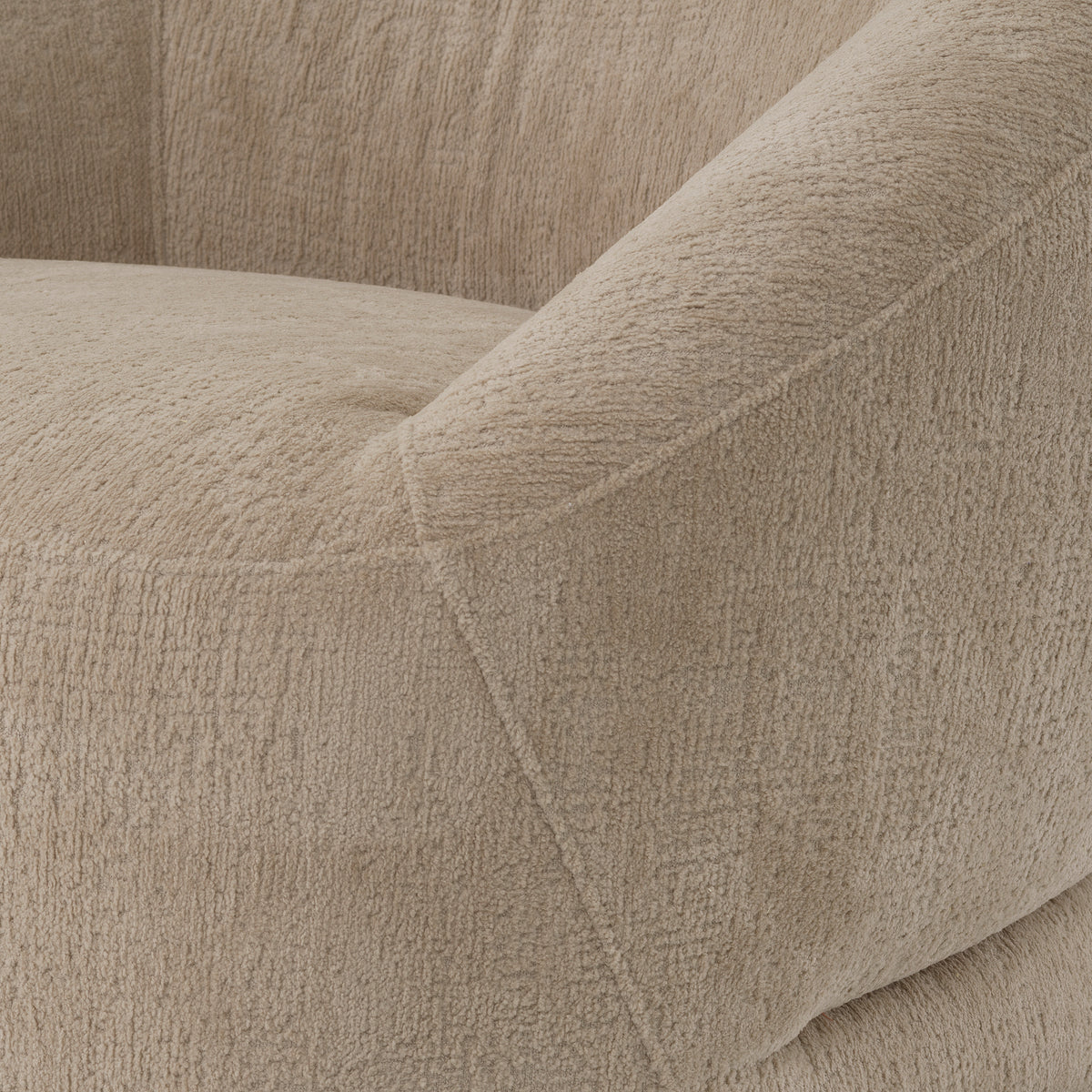 Beige Curved Lounge Chair Avenley | Eichholtz Miami