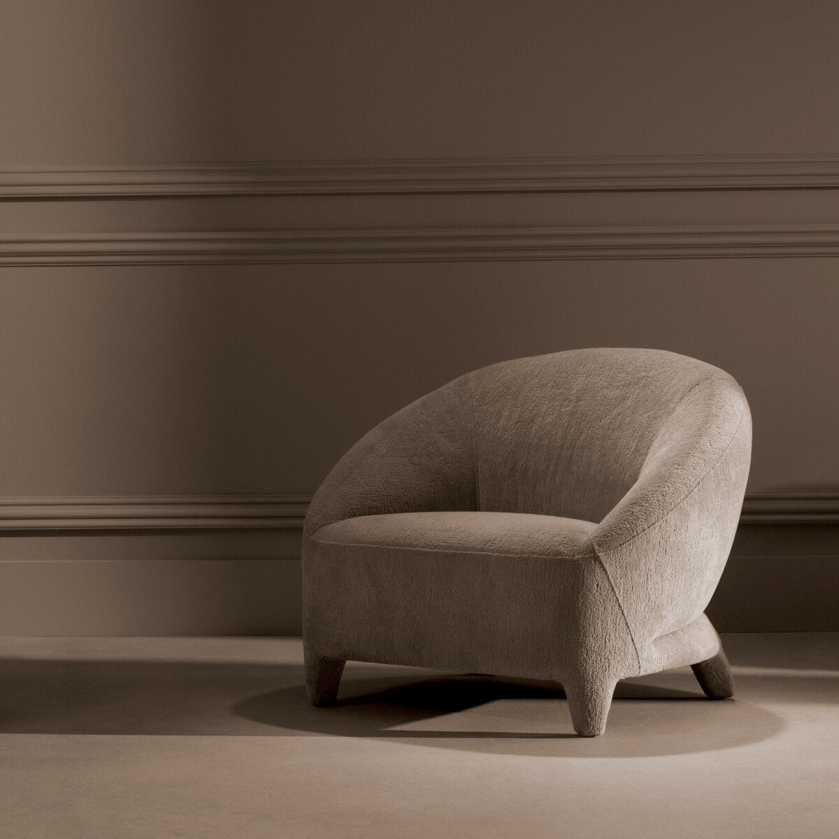 Beige Curved Lounge Chair Avenley | Eichholtz Miami